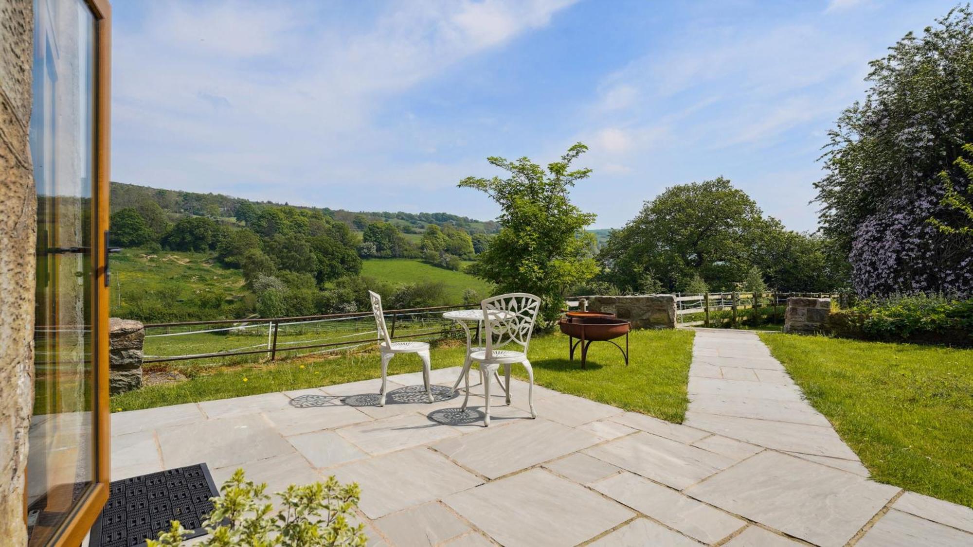 Tranquil Countryside Cottage For Two レクサム エクステリア 写真